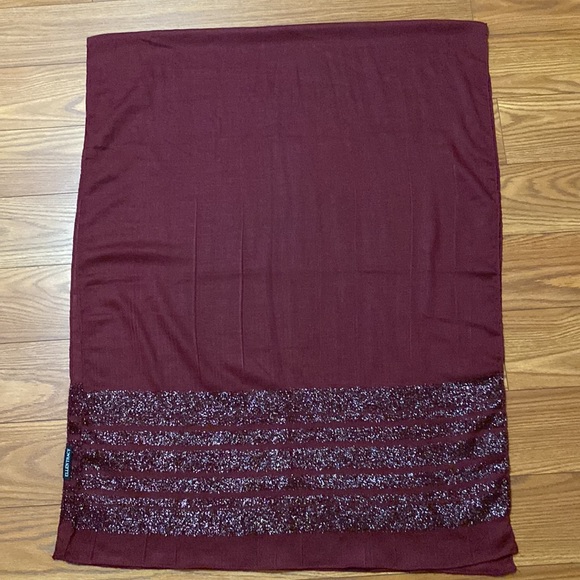 Ellen Tracy maroon dressy embellished soft wrap / shawl 72”x 28” - Picture 11 of 11